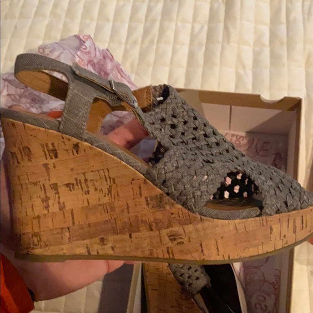Grey Wedges